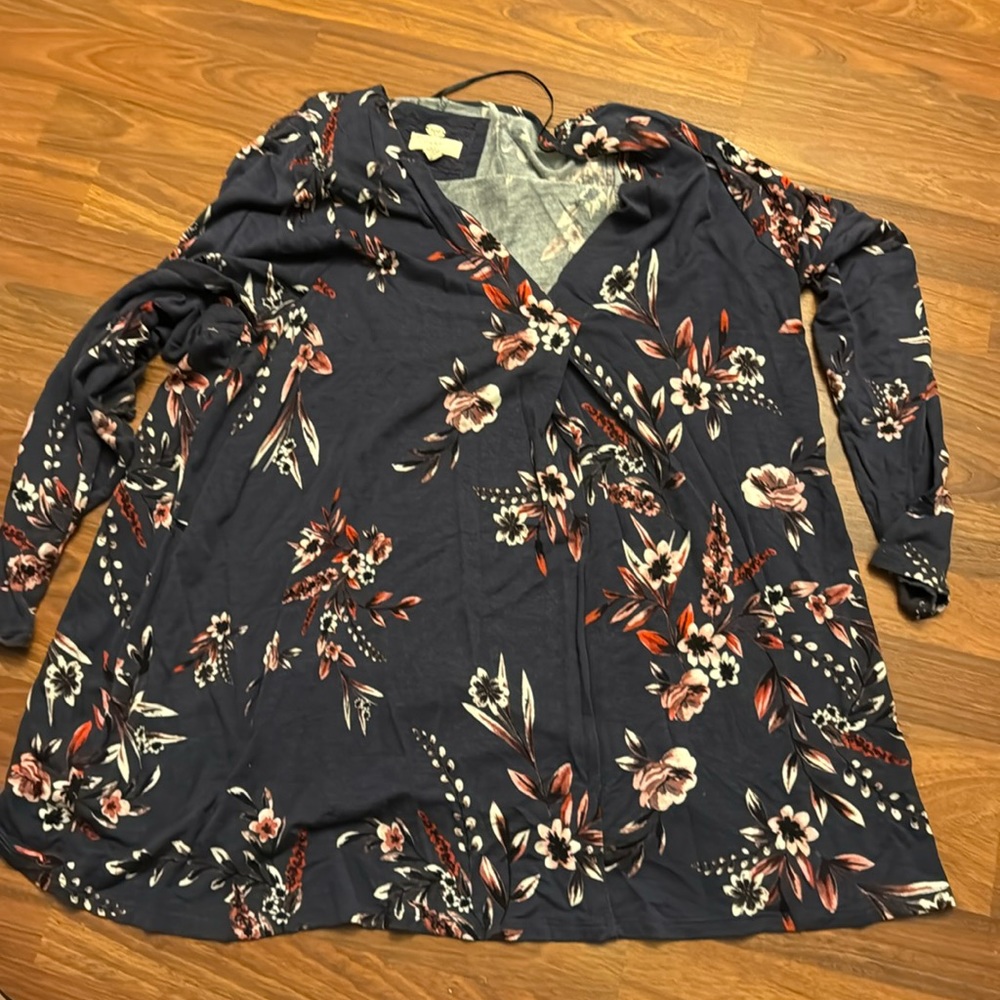 Women’s top - Picture 1 of 2